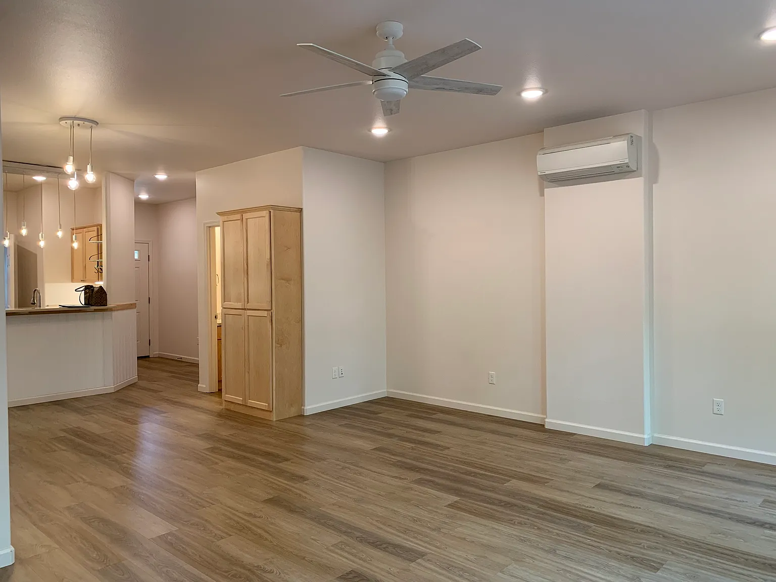 2 bed, 2.5 bath, 1328 sqft, $2,300 — Photo 2