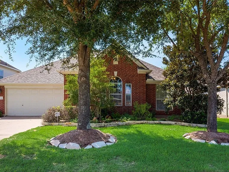 7018 Paradise Park Bnd — Photo 2