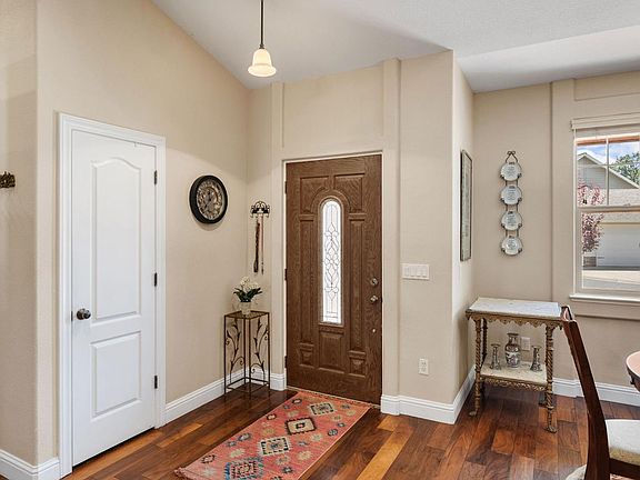 4th image of 678 Greenstone Way