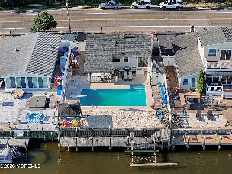 1345 Bay Ave — Photo 26