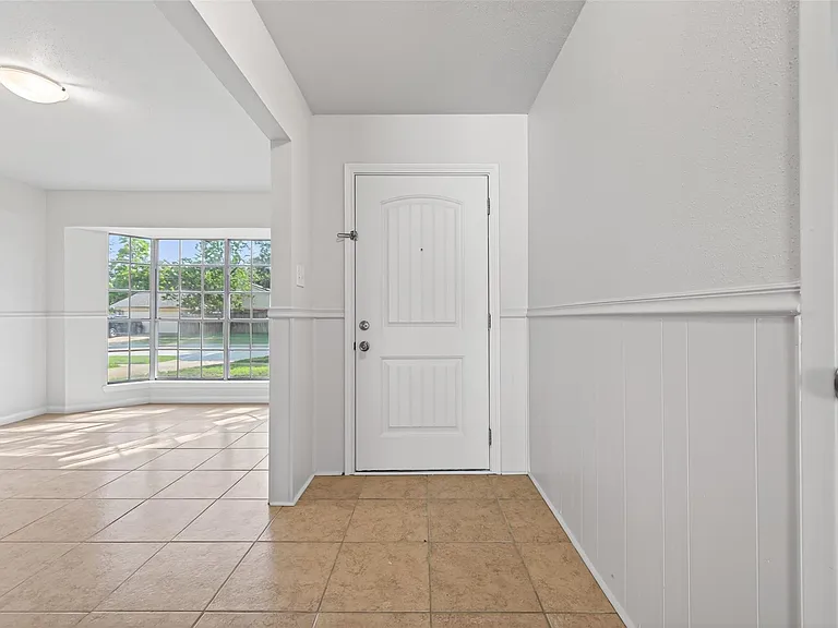 22206 Red River Dr — Photo 5