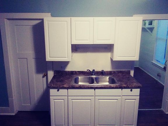 3rd image of 1121 Mineral Point Ave