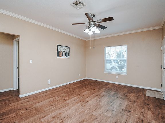 2nd image of 137 Sherwood Dr #B