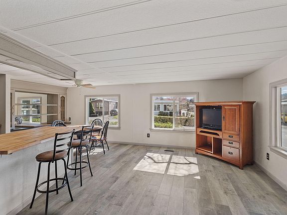 5th image of 281 Lakeview Dr