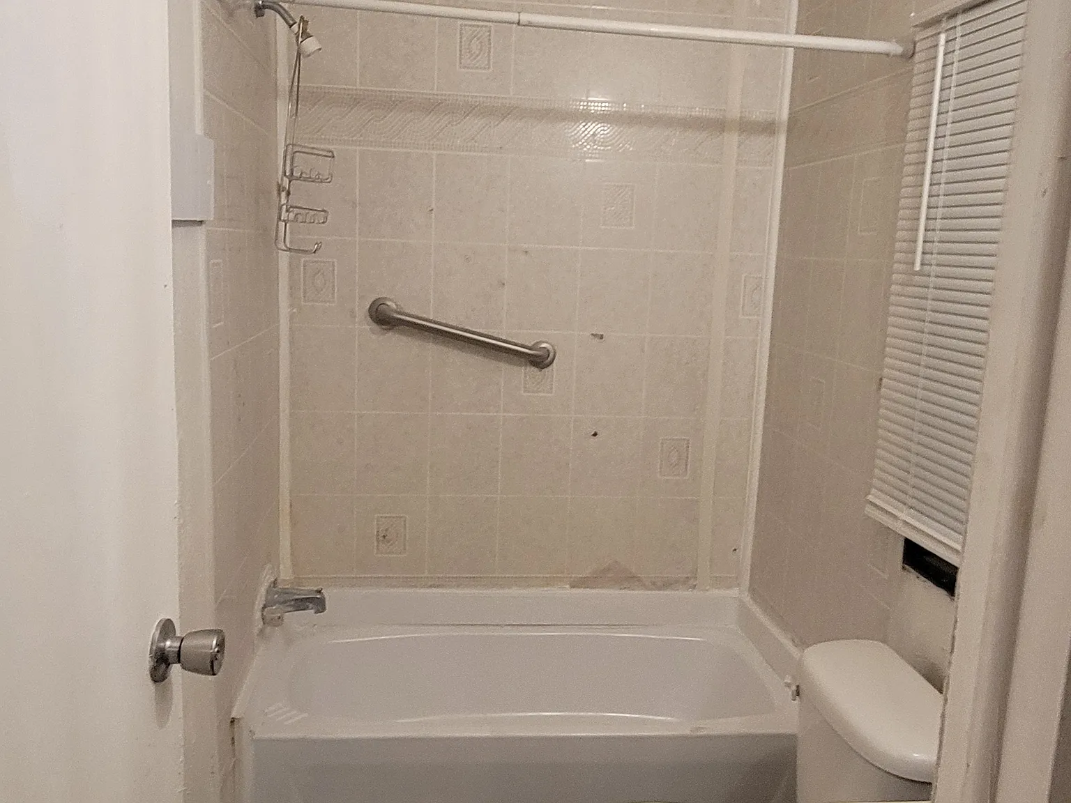 3 bed, 900 sqft, $1,025 — Photo 2