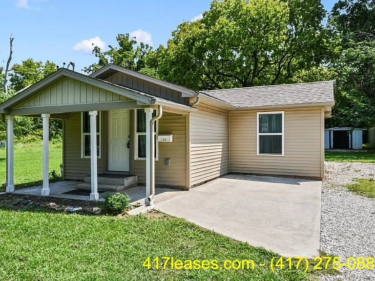 2518 N Weller Ave — Photo 1