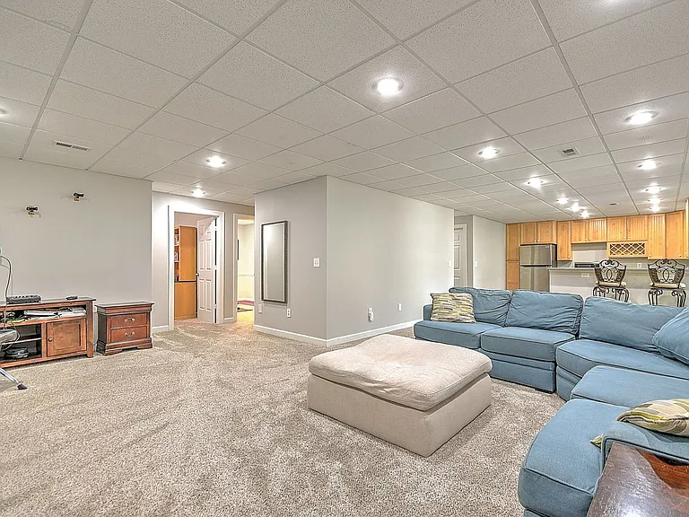 9 Wayland Ct — Photo 46