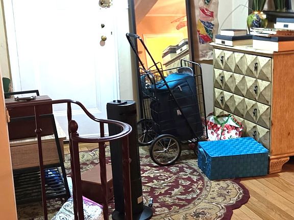 2nd image of 225 E 47th St APT 1E