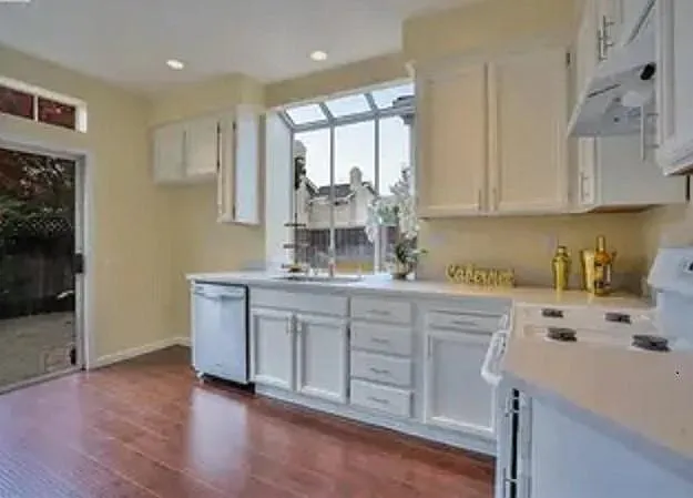 34449 Calgary Ter — Photo 2