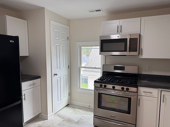 2nd image of 140 Minerva St #2