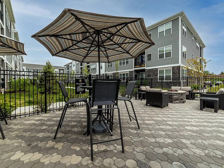 Camelot at Edison — Photo 40