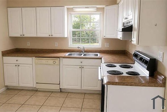 2nd image of 4001 SE 20th Ct