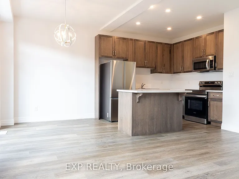 861 Edinburgh Dr — Photo 6