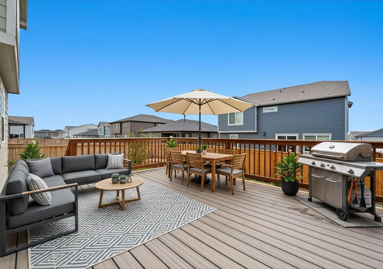 Beautiful 4 Bedroom Home for Rent | Office, Private Deck & 3-Car Garage — Photo 1