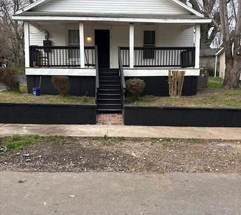 1st image of 221 E Bell St