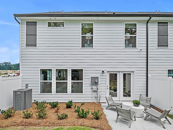 Palomino Rear Exterior