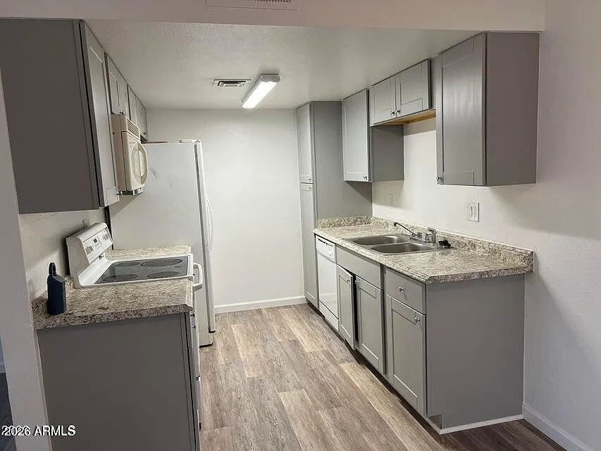 3 bed, 2.0 bath, 1225 sqft, $1,745 — Photo 2