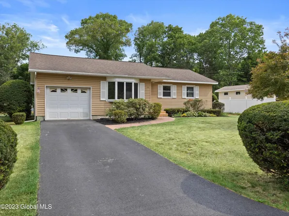 15 Dawn Drive, Glenville, NY 12302