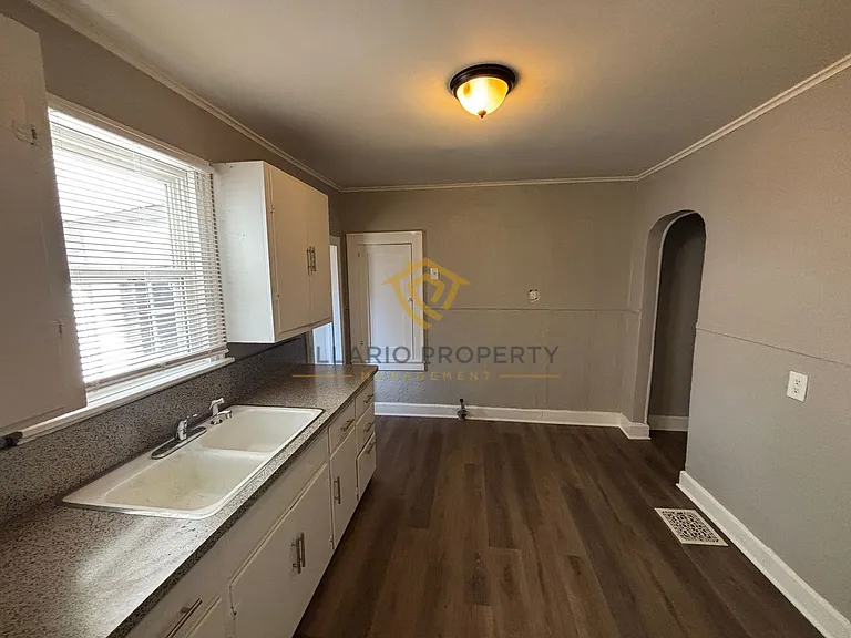 711 W 22nd St — Photo 5