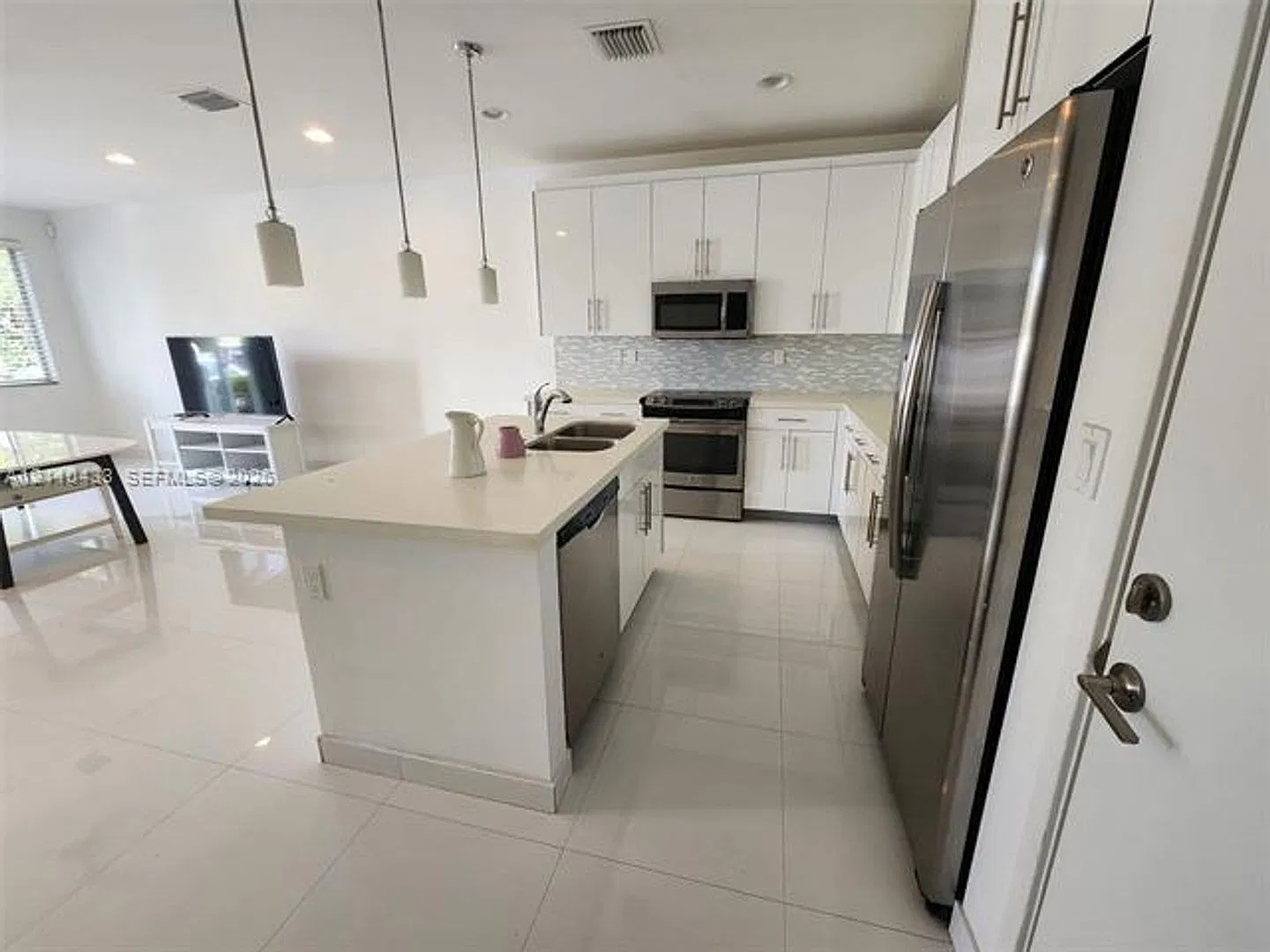 2630 NE 213th St th 100, Miami, FL 33180 — Photo 1