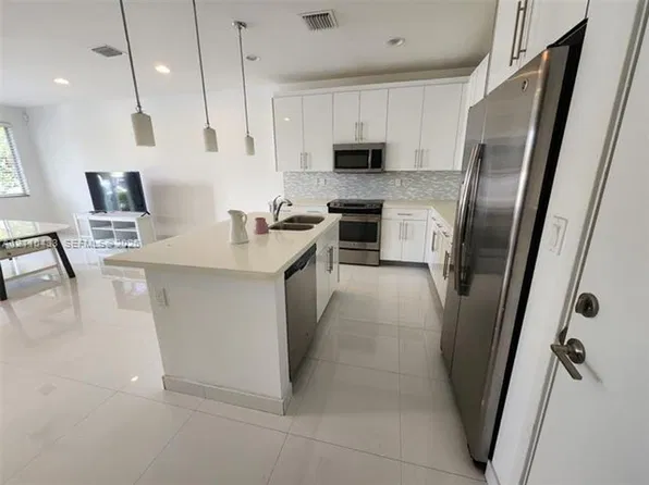 2630 NE 213th St #Townhouse 100, Miami, FL 33180