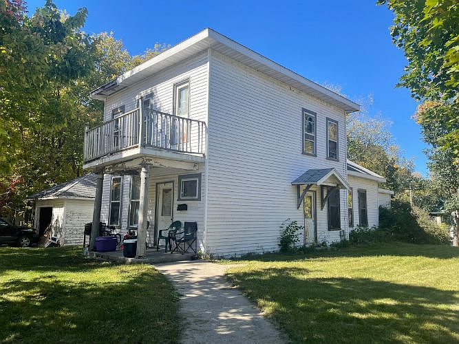 1st image of 800 Lake Ave NW