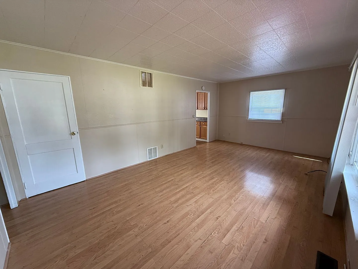 Remodeled* 3 Bed 1 Bath Home With Detached Garage! — Photo 4