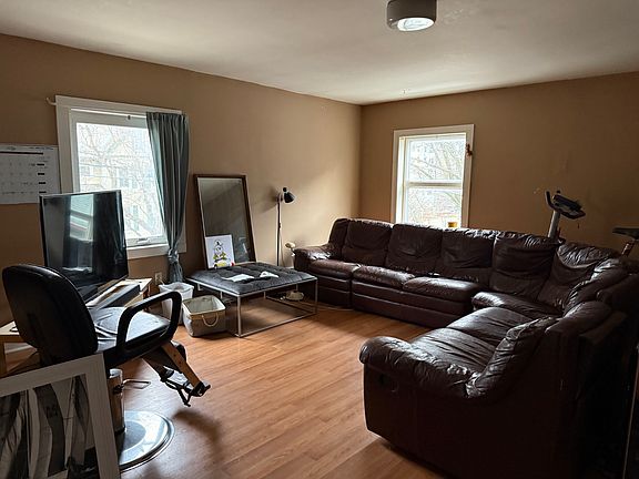 4th image of 133 Maple St #2