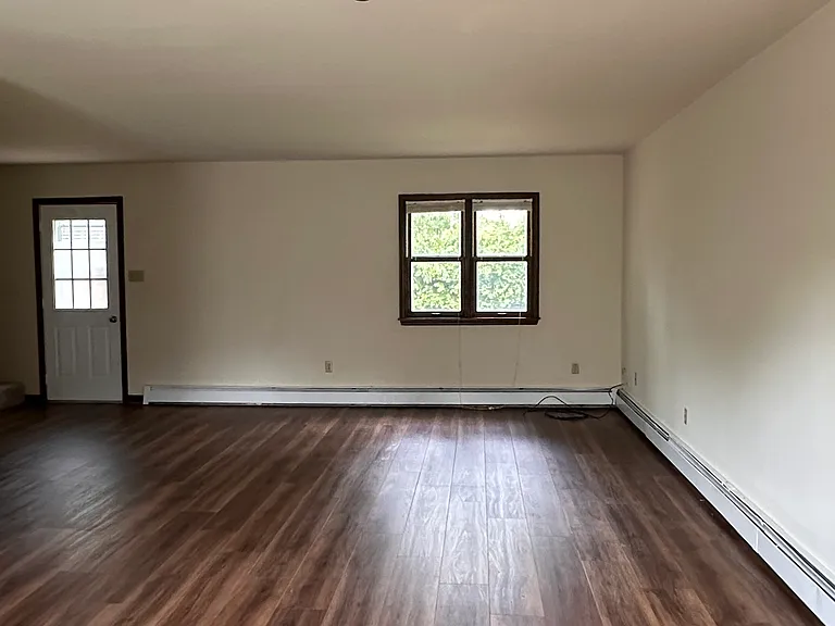 411 Marion St — Photo 10