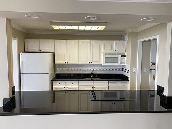 3rd image of 3550 N Lake Shore Dr APT 2316
