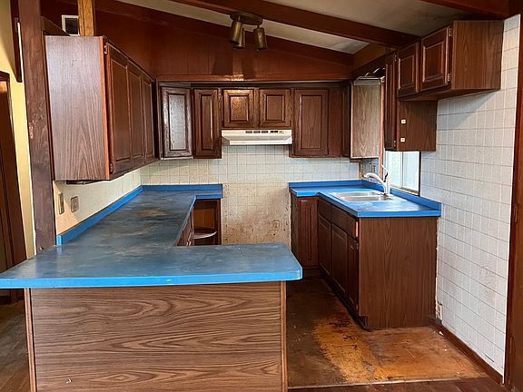5th image of 1338 Degener Ave