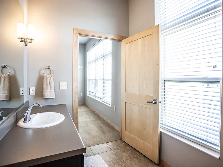 Uptown Exchange Lofts — Photo 16