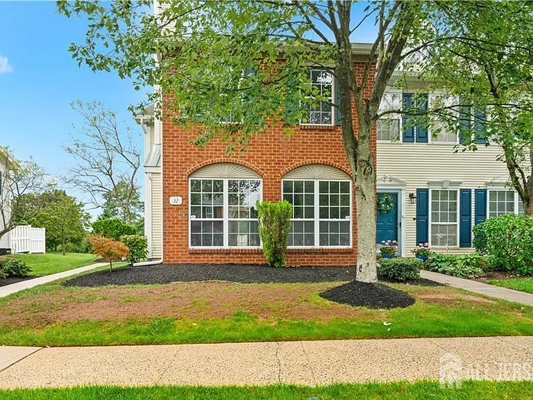 32 Cabot Way — Photo 2