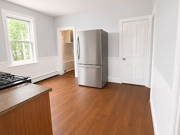 2nd image of 982 Douglas Ave #3