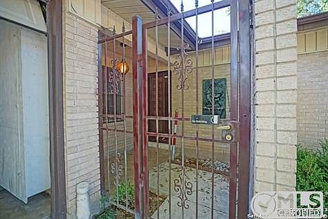 3rd image of 6622 Carrie Ln