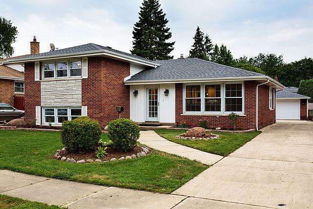 1st image of 5605 W 99th St