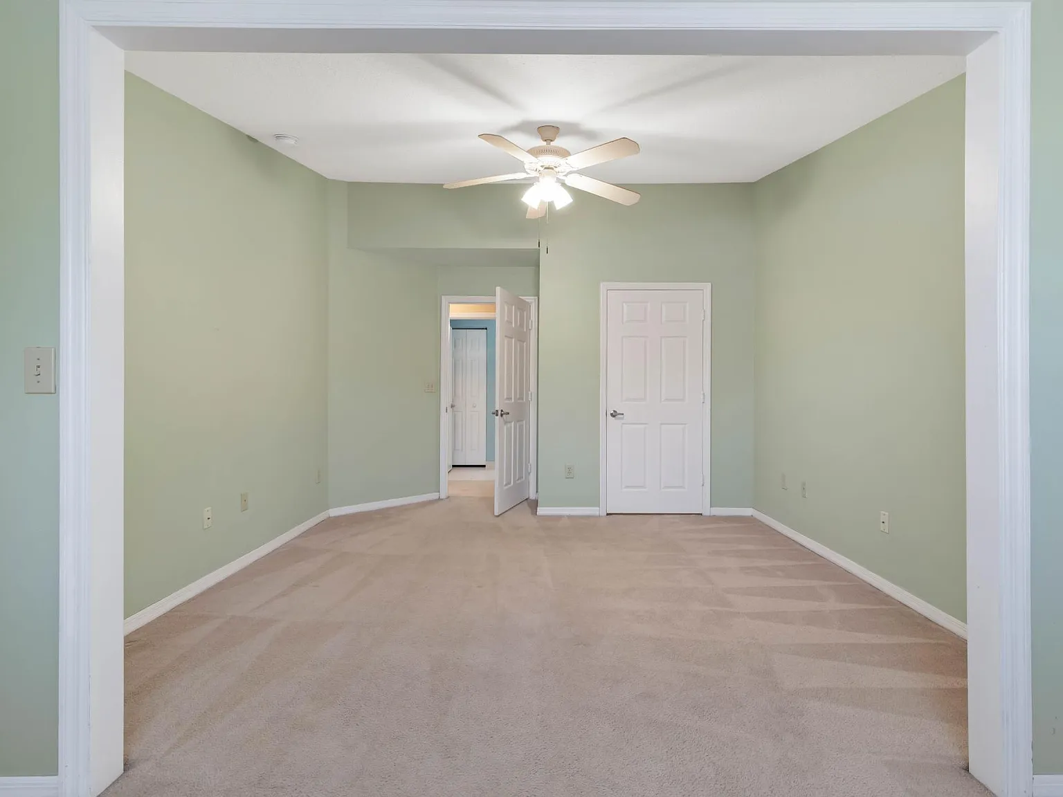 1 bed, 910 sqft, $1,695 — Photo 4