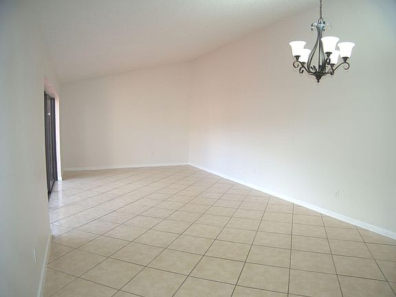 5th image of 4715 Holly Lake Dr