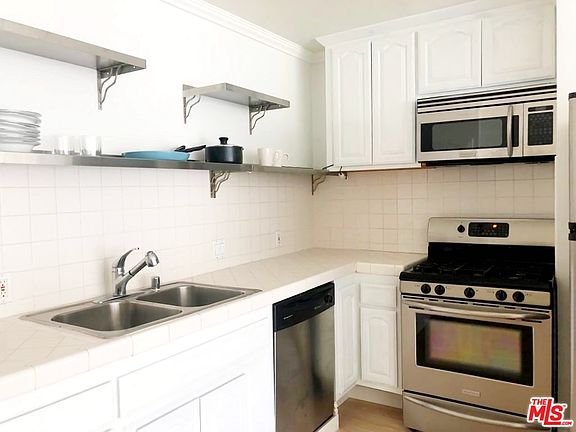 3rd image of 101 California Ave Unit 303