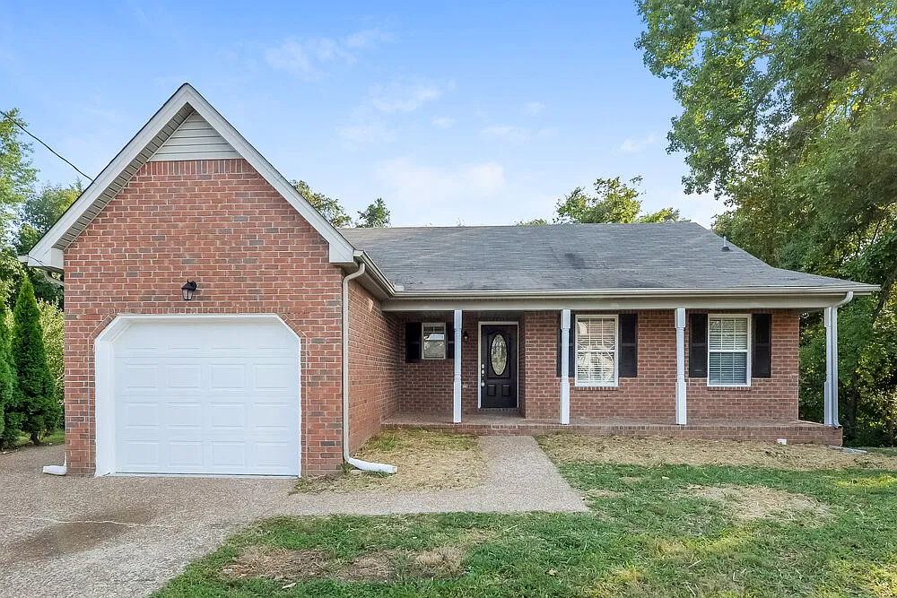 3 bed, 2.0 bath, 1331 sqft, $2,210 — Photo 1