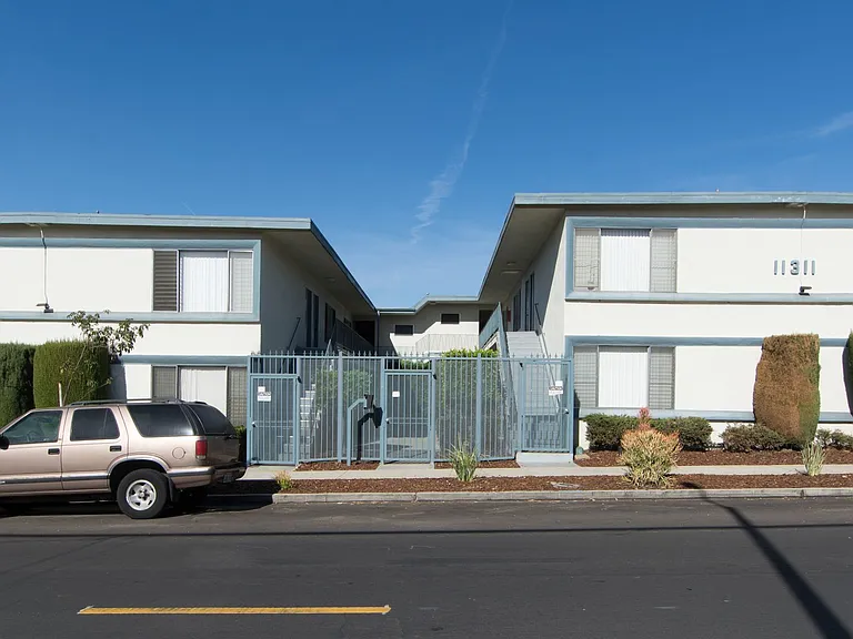 11311 Charnock Rd — Photo 11