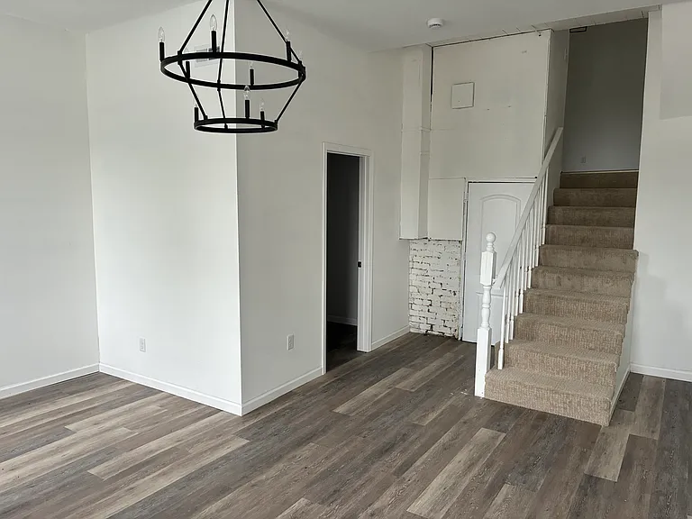 914 W Main St #1 — Photo 5