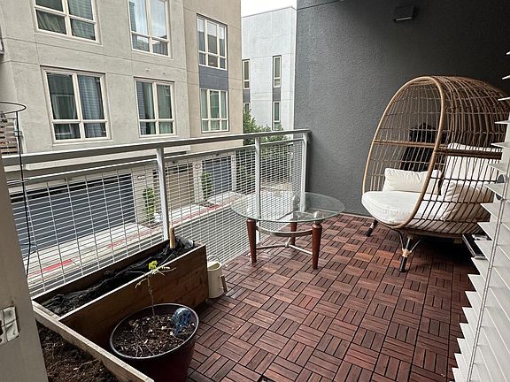 4th image of 1660 Delano St Unit 22