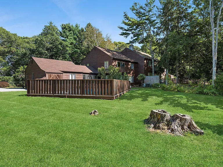47 Spring Pond Ln — Photo 3