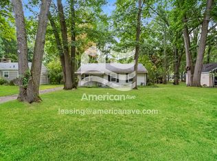 20521 Woodburn Dr, Southfield, MI 48075