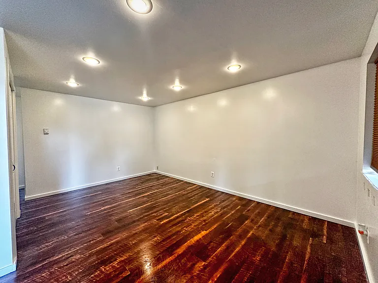 25523 Lawson St #4 — Photo 15