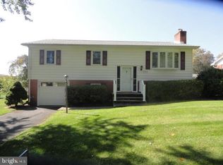 2312 Springfield Dr, Chambersburg, PA 17202