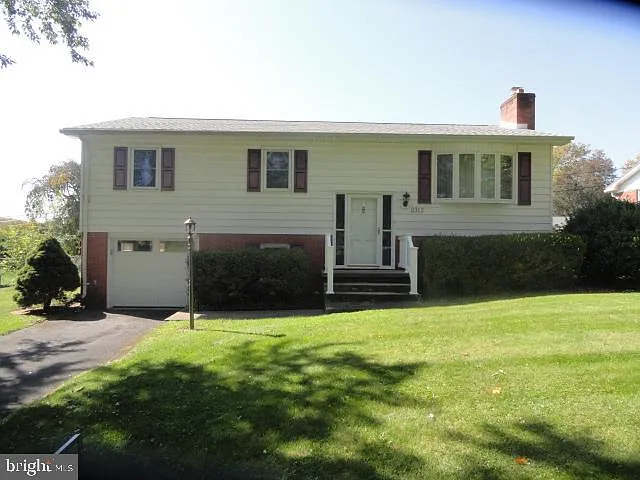2312 Springfield Dr photo 1