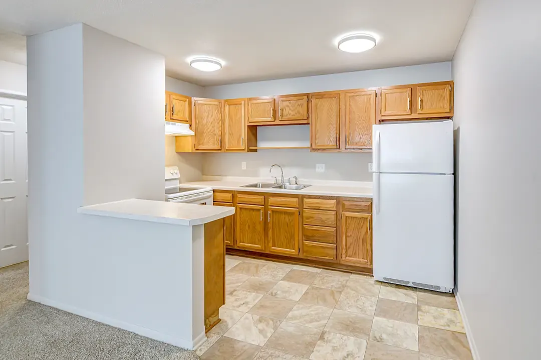 Pine Tree Park Apartments — Photo 2