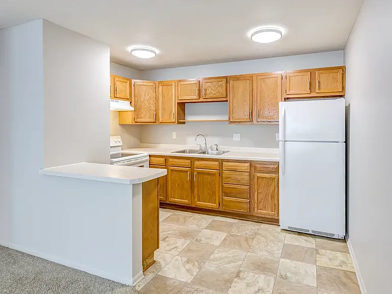 Pine Tree Park Apartments — Photo 1